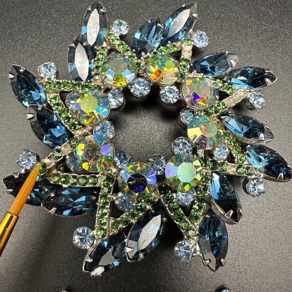 Vintage Juliana D&E Large Blue Rhinestones Brooch and Clip on Earrings Set - Picture 7 of 16